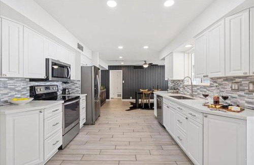 Trail West House | Mulberry Mulligan-Pool-Mini Golf-Mins to Old Town