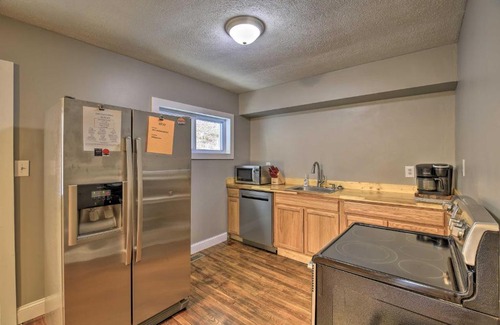 Mullens House | Mullens Cabin with Gas Grill and Mountain Views!