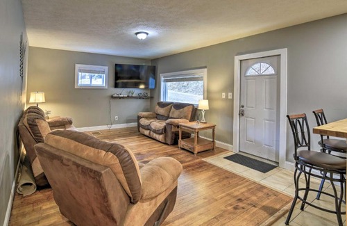 Mullens House | Mullens Cabin with Gas Grill and Mountain Views!