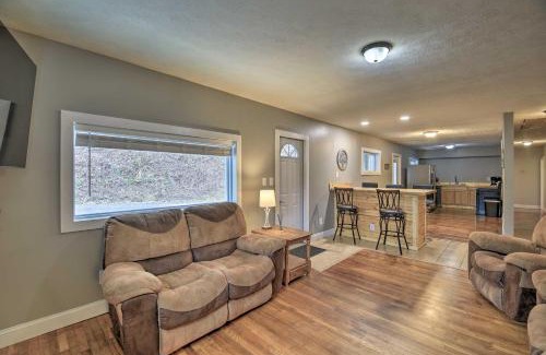 Mullens House | Mullens Cabin with Gas Grill and Mountain Views!