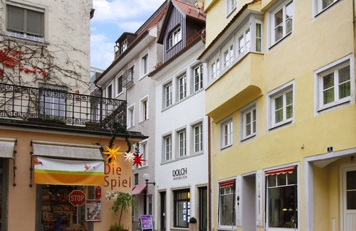 Insel Apartment | Müller vacation apartment - high-quality renovated old building with eat-in kitchen on the island