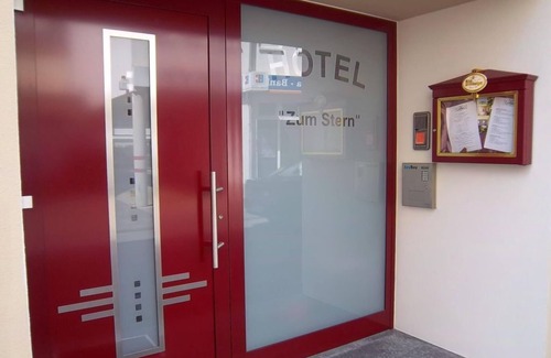 Schweich House | Multi-bed room with shower and WC - Hotel "Zum Stern"