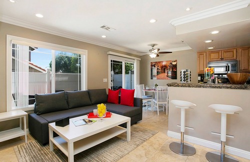 Downtown Condo | Multi-Level 2BR-Fast WiFI-Free Parking!-CM-1