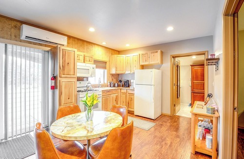 Murphysboro Apartment | Murphysboro Retreat w/Deck Near Kinkaid Lake!