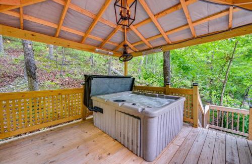 Almo House | Murray Cabin with Hot Tub Walk to Kentucky Lake!