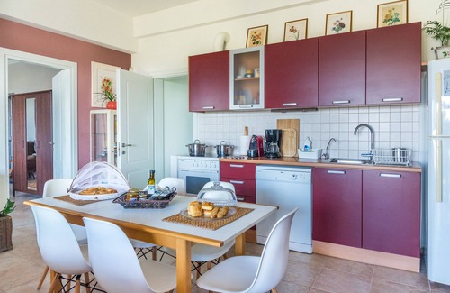 Marathitis Apartment | Muses: Panoramic View, Minutes from Knossos Minoan Palace