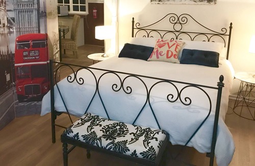 Darnum Cottage | Musical Village Retreat: A Taste Of London
