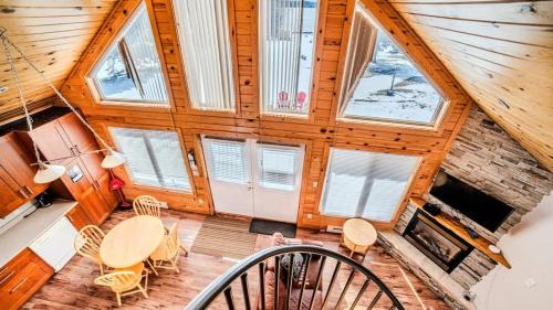 Muskoka Lakes Ski Chalet | Muskoka Lakefront 3-bdrm Chalet #90
