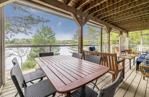 Gravenhurst House | Muskoka Lakeshore Cottage Bliss