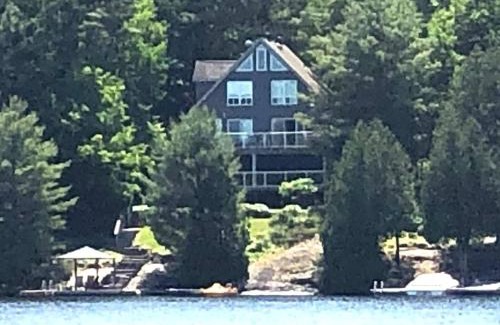 Gravenhurst House | Muskoka Lakeshore Cottage Bliss