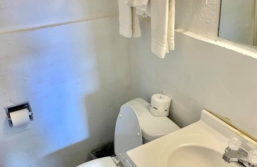 Big Lake Hotel | Mustang Motel