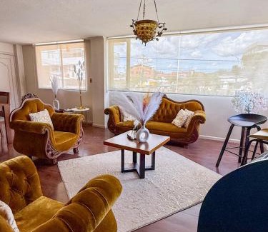 Huayna-Capac Apartment | Mustard Apartment -Centrally located in Cuenca