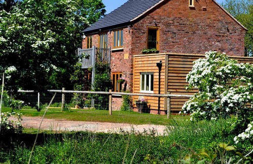 Moreton Valence House | Mutton Barn - The Best rural holiday property in Warwickshire - 10 Guest Unit