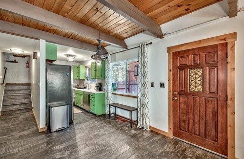 Pioneer Trail House | MV30 Lake Tahoe home close to skiing