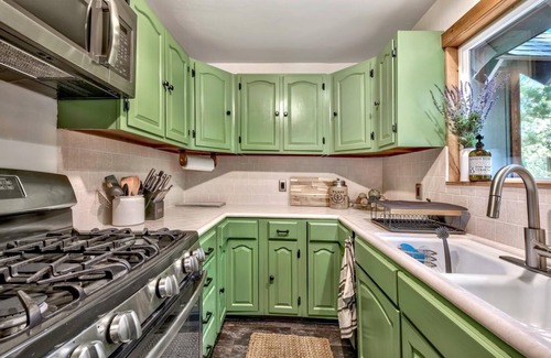 Pioneer Trail House | MV30 Lake Tahoe home close to skiing