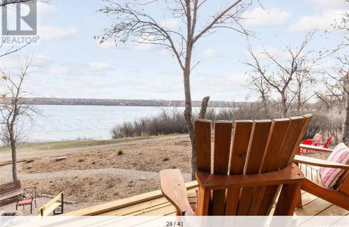 Saskatchewan House | My Lovely Lakeview Cottage Saskatchewan Beach 3 Bed - 2 Bath Cabin