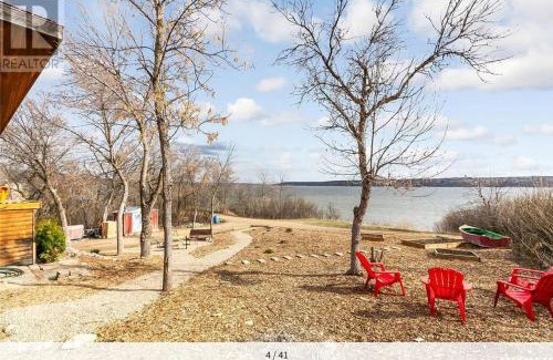 Saskatchewan House | My Lovely Lakeview Cottage Saskatchewan Beach 3 Bed - 2 Bath Cabin