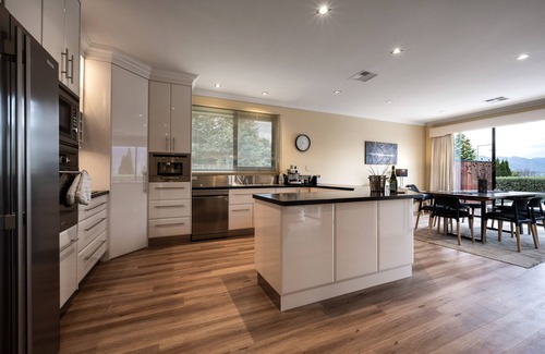 Tawonga South House | Myee House at Myee Retreat