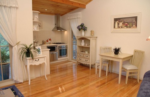 Healesville Bed & Breakfast | Myers Creek Cascades Luxury Cottages