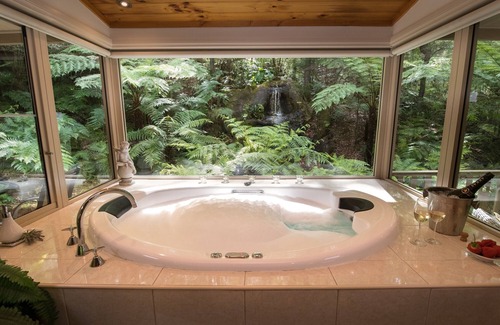 Healesville Bed & Breakfast | Myers Creek Cascades Luxury Cottages