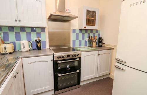 Knighton Cottage | MYRTLE VILLA, pet friendly, character holiday cottage in Knighton