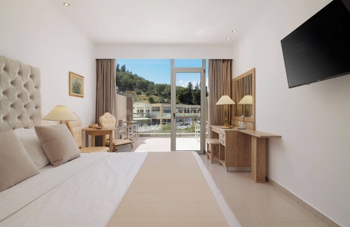 Chlomos Hotel | Mythos Panorama - Adults only
