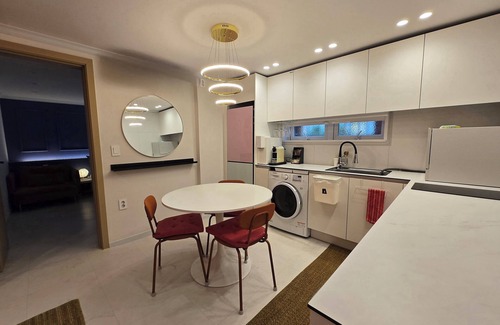 Cheongdam Condo | N.7 Gangnam Spacious and Relaxing Stay in Seoul, 10 Minutes from COEX, Seoul