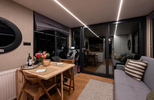 Znin House | Na wodzie