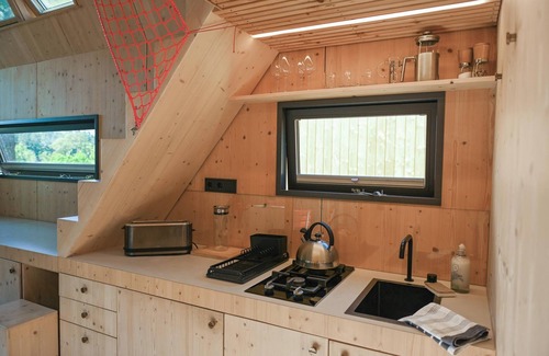 Salem House | Nachhaltig & Klimaneutral Übernachten im Green Tiny House Pioneer mit Seeblick