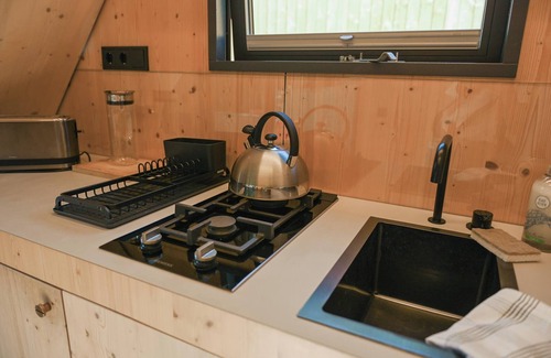 Salem House | Nachhaltig & Klimaneutral Übernachten im Green Tiny House Pioneer mit Seeblick