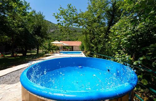 Cetinje Ski Chalet | NAJ village