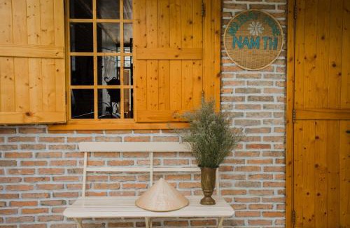 Đong Hoa Hiep House | Nam Thi Holiday Home