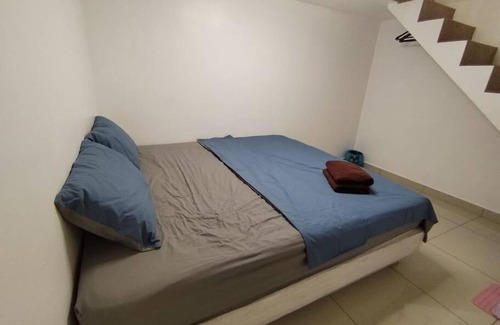 Taman Teratai Apartment | Nana's Sitiawan Home Stay, Victoria cottage