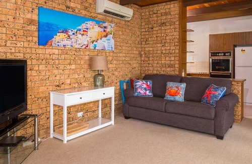 Batehaven House | 'Nandina' Coastal Clifftop Lookout