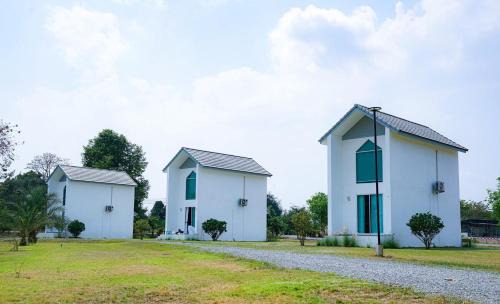 Nong Chaeng Hotel | Naoat Resort Farm & Cafe