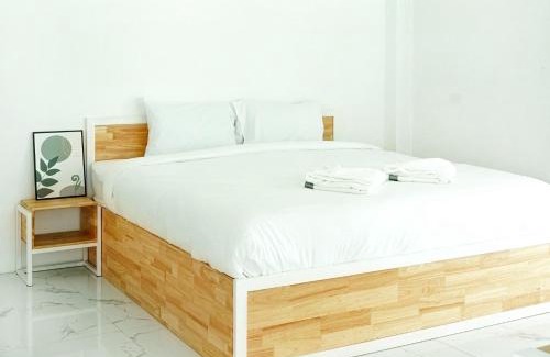 Nong Chaeng Hotel | Naoat Resort Farm & Cafe