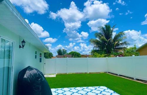 Golden Gate House | Naples 3 Bedroom 2 Bath Home Fenced in yard