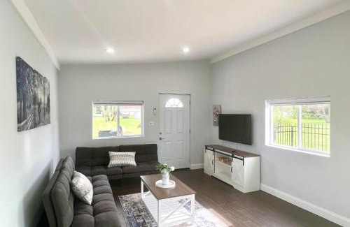 Rural Estates House | Naples Charming Cottage