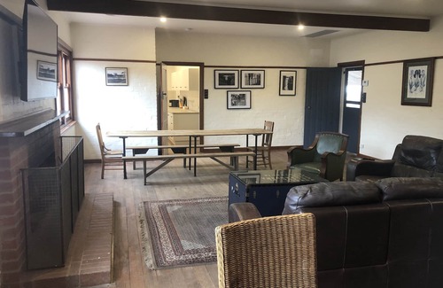 Wallinduc Other | Naringal Station - Shearer's Quarters Farmstay - Huge Farmhouse for 18 people!
