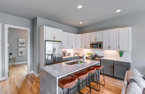 Haynes Area House | Nashville Townhome with Rooftop Balcony and Game Room!