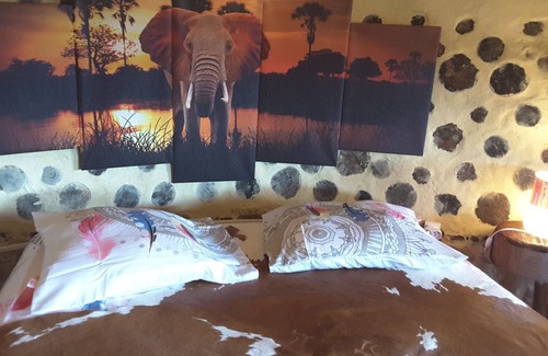 Bargeme Cabin | Natural African Case