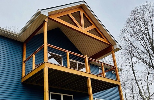 Clifford House | Nature getaway; beautiful Mountain Views, close to rivers, breweries & wineries.