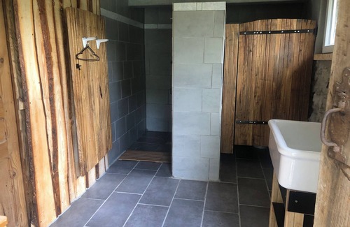 Nozieres Cabin | Nature hut under the chestnut trees