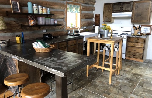 Thomaston Cabin | Nature's Paradise