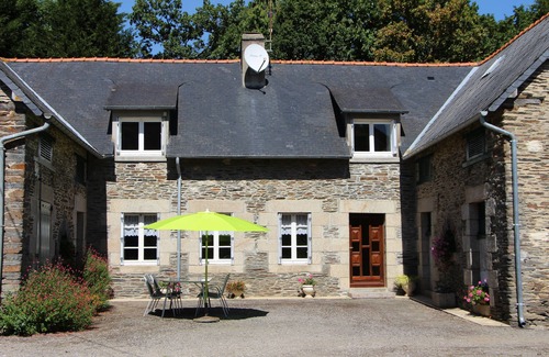Mur-de-Bretagne Cottage | Nature vacations in green surroundings