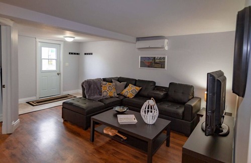 Yarmouth House | Nautical Themed one bedroom fully equipped apartment.
