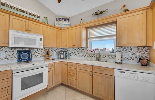 Navarre Beach Cabin | Navarre Beach Bungalow/PRIVATE POOL & Dog Friendly