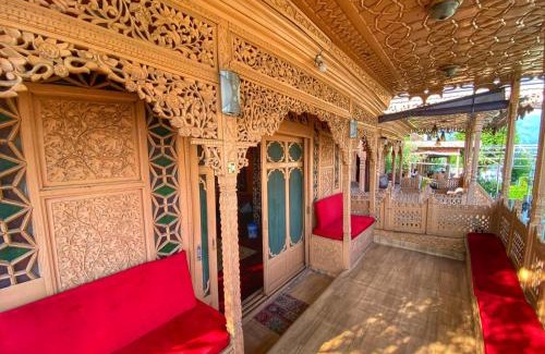 Dal Lake Bed & Breakfast | Nazneen Group Of Houseboats