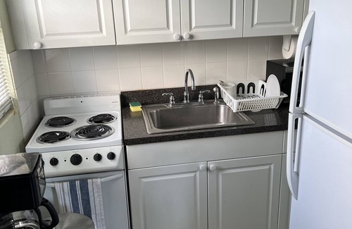 Southside Apartment | Near Beach and Downtown Apartment