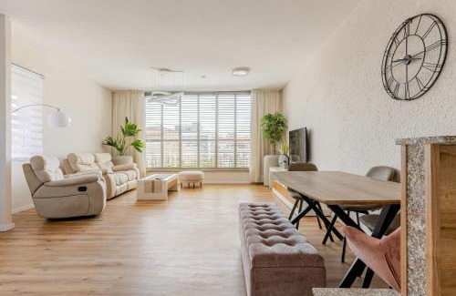 Kiryat Yam Apartment | Near Beach, Wonderful Penthouse
